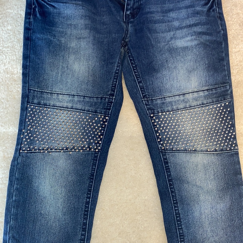 What About Me semi-stretch skinny jeans. Bedazzled on knees.